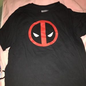 XL Deadpool tshirt
